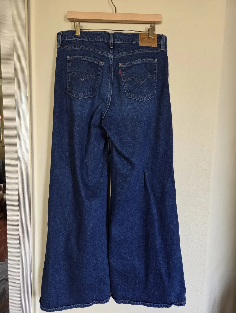 Levis Premium 720 Wide Leg High Rise Medium Dark Wash Jeans